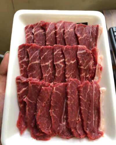 赤身と脂身のバランスがよく、やわらかな食感ですが脂身が多すぎずくどくない味わいです！ ちょうど300gや400gは出来ません。 最低購入代金は300,000VNDになります。（合計代金で大丈夫です。）